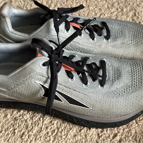 Altra Escalante 2.0 women’s size 10.5 mens size 9 running shoes. - Picture 5 of 5